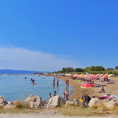 Punta 2 * Omis